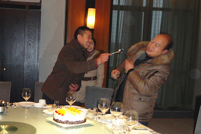 喜得兴石材护理员工生日聚餐